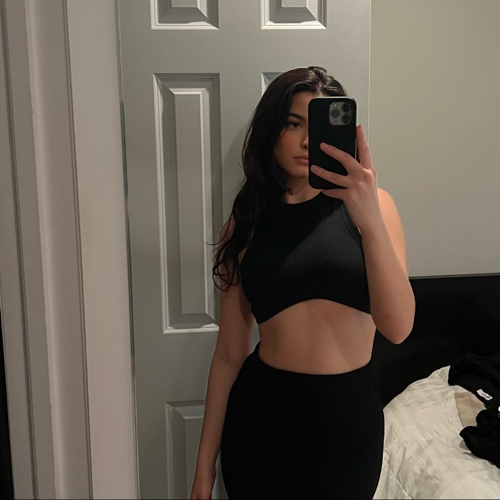 Curve Hem Super Crop Tank
